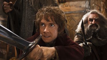 americateve | Esta fotograf&iacute;a difundida por Warner Bros. Pictures muestra a Martin Freeman, izquierda, y a John Callen en una escena de "The Hobbit: The Desolation of Smaug". (Foto AP/Warner Bros. Pictures, Mark Pokorny)