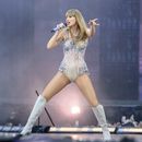 ARCHIVO - Taylor Swift realiza un concierto en el estadio San Siro de Milán, Italia, como parte de la Eras Tour, el sábado 13 de julio de 2024. (Claudio Furlan/LaPresse via AP, File)