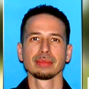 Autoridades buscan a hombre sospechoso de apuñalar a su novia