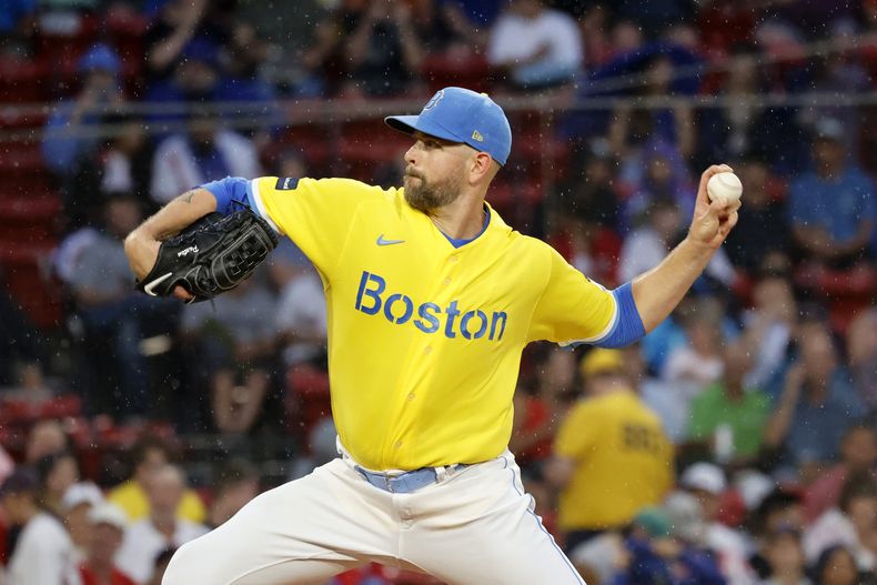 James Paxton, de los Medias Rojas de Boston, realiza un pitcheo en el juego del jueves 10 de agosto de 2023, ante los Reales de Kansas City (AP Foto/Mary Schwalm)