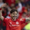 Mauricio del Internacional de Porto Alegre celebra tras anotar el primer gol de su equipo ante el Independiente de Medellin en la Copa Libertadores el miércoles 28 de junio del 2023. (AP Foto/Liamara Polli)