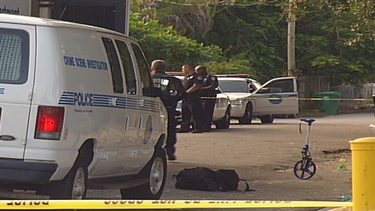 encuentran cadaver de una mujer detras de una estacion de gasolina en el area de allapatah