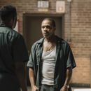En esta imagen proporcionada por A24 Colman Domingo, izquierda, y Clarence Maclin em una escena de Sing Sing. (A24 vía AP)