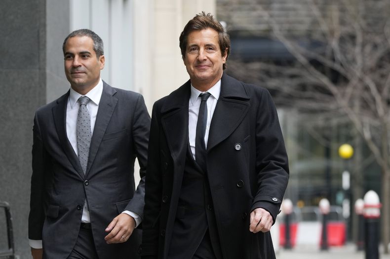 David Sherborne, el principal abogado del príncipe Enrique, derecha, llega al Edificio Rolls de la Corte Superior en Londres el lunes 29 de enero de 2024. (Foto AP/Kirsty Wigglesworth)