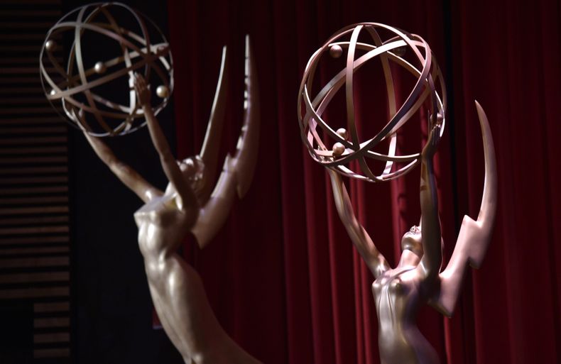ARHCHIVO - Estatuillas de los Emmy en el escenario durante el anuncio de los nominados a la 70a edición de los Emmy en Los Ángeles el 12 de julio de 2018. (Foto Chris Pizzello/Invision/AP, archivo)