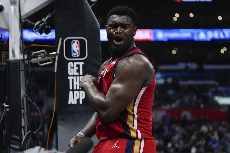 Zion Williamson, alero de los Pelicans de Nueva Orleáns, festeja tras encestar ante los Clippers de Los Ángeles, el miércoles 7 de febrero de 2024 (AP Foto/Ashley Landis)