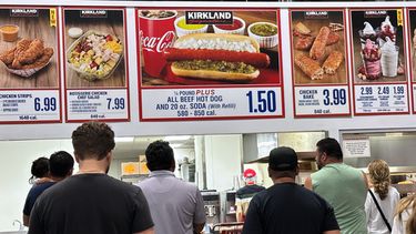 Un puesto de comida en Mount Prospect, Illinois, el 8 de junio del 2026. (AP foto/Nam Y. Huh)
