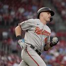 Mullins y Nevin llevan a Orioles a triunfo en San Luis