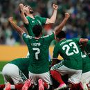 Los jugadores de México festejan su segundo gol en la victoria 2-0 ante Ecuador en los 16vos de final del Mundial, el martes 30 de junio de 2026, en la Ciudad de México. (AP Foto/Ricardo Mazalán)