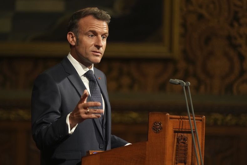 El presidente francés Emmanuel Macron habla ante el Parlamento británico en el Palacio de Westminster, Londres, el martes 8 de julio de 2025. (AP Foto/Alastair Grant, Pool)