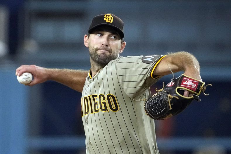 ARCHIVO - El abridor Michael Wacha lanza por los Padres de San Diego en el juego del 12 de septiembre de 2023, ante los Dodgers de Los Ángeles (AP Foto/Mark J. Terrill, archivo)