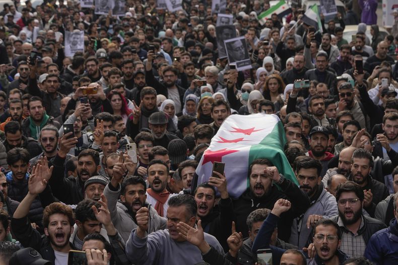El funeral del activista sirio Mazen al-Hamada en Damasco el 12 de diciembre del 2024. (AP foto/Hussein Malla)