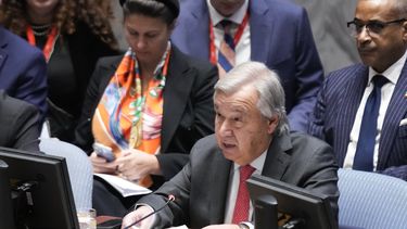 El secretario general de las Naciones Unidas, António Guterres, habla durante una reunión del Consejo de Seguridad en la sede de las Naciones Unidas, el martes 24 de octubre de 2023. (AP Foto/Seth Wenig)