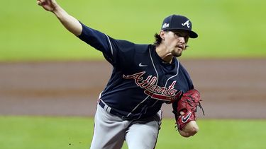 bravos barren a marlins y se colocan en serie de campeonato