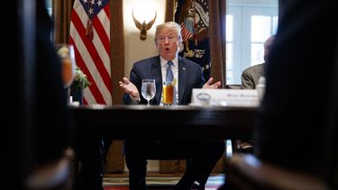 Trump se retracta de límites a inversiones chinas en EEUU