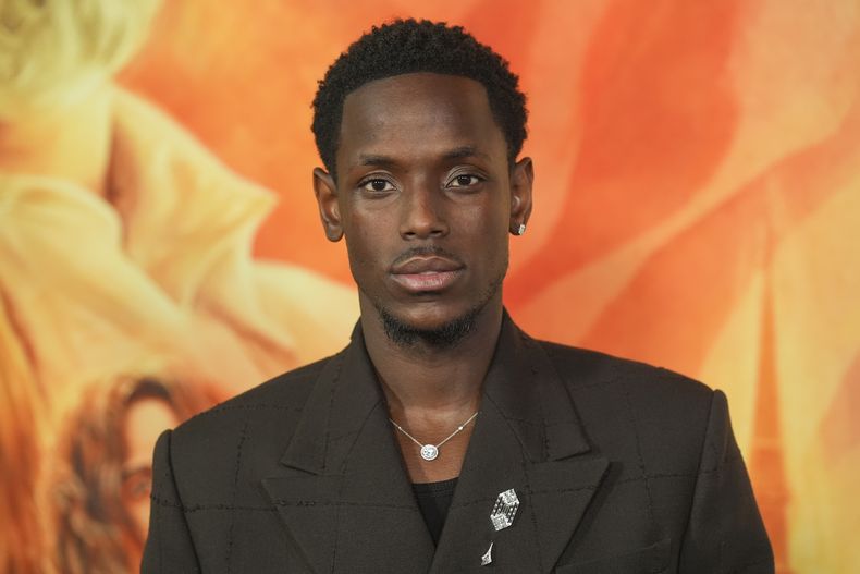Micheal Ward llega al estreno de Eddington el jueves 26 de junio de 2025, en el DGA Theater Complex en Los Ángeles. (Foto AP/Chris Pizzello)