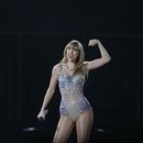 ARCHIVO - Taylor Swift actúa como parte de su gira Eras en el Tokyo Dome, el 7 de febrero de 2024 en Tokio. (AP Foto/Toru Hanai, Archivo)