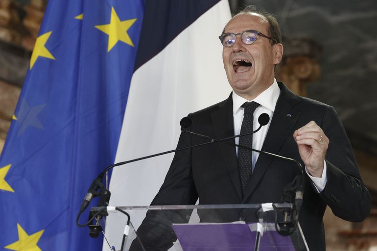 El primer ministro de Francia da positivo a COVID-19