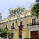 Políticos, parientes y militares trabajan en embajadas tras hacer cursos express de diplomacia