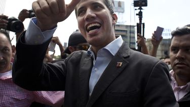 Guaidó llama a movilizaciones para exigir entrada de ayuda