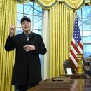 El presidente Donald Trump escucha a Elon Musk en el Despacho Oval de la Casa Blanca, en Washington, el martes 11 de febrero de 2025. (Foto/Alex Brandon)