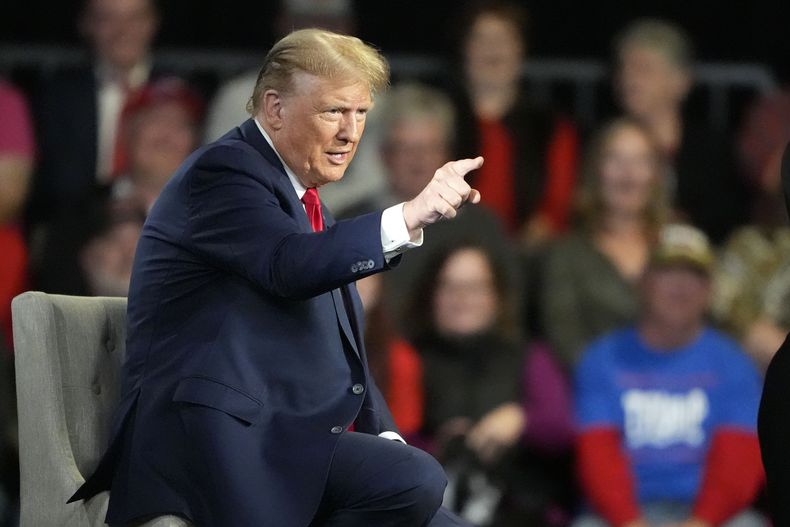 El precandidato presidencial republicano y expresidente Donald Trump durante un evento de Fox News Channel, el martes 20 de febrero de 2024, en Greenville, Carolina del Sur. (AP Foto/Chris Carlson)