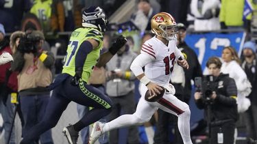 49ers avanzan hacia playoffs del brazo del novato Purdy