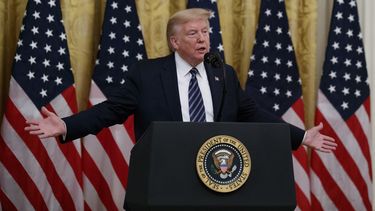 Trump especula que coronavirus fue liberado por error chino