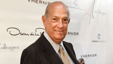 americateve | El diseñador dominicano estadounidense Oscar de la Renta fallecio a los 82 años aquejado de cáncer.