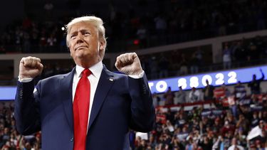 Trump se burla del proceso de juicio político en su contra