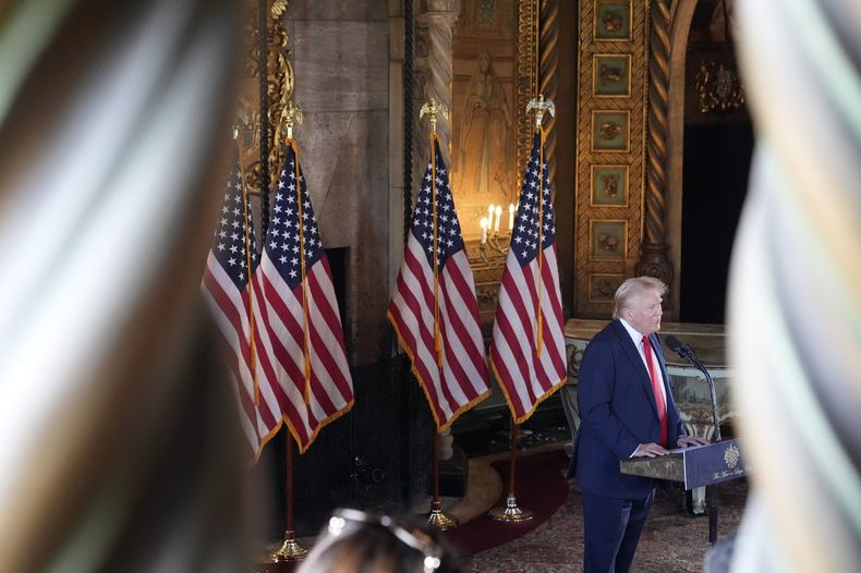 El candidato presidencial republicano Donald Trump en su mansión Mar-a-Lago en in Palm Beach, Florida, el 8 de agosto del 2024 (Foto AP /Alex Brandon)