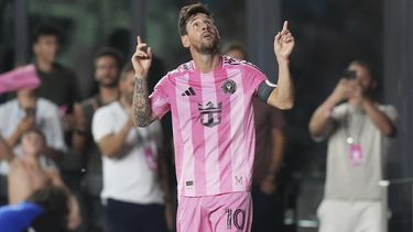 El argentino Lionel Messi, del Inter Miami, festeja su tanto ante el Galaxy de Los Ángeles, en un partido de la MLS, el sábado 16 de agosto de 2025 en Fort Lauderdale, Florida. (AP Foto/Lynne Sladky)