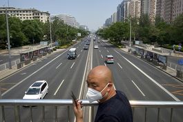 shanghai reabrira el metro en alivio de medidas contra covid