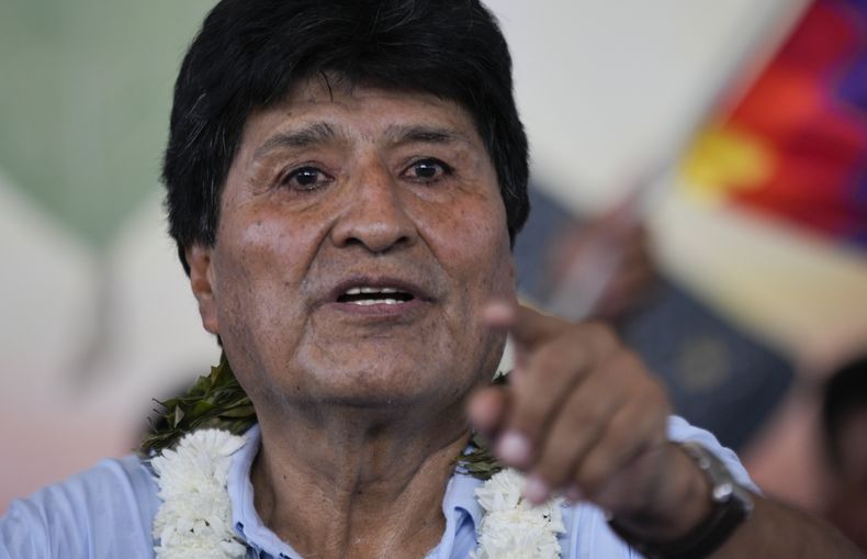 ARCHIVO - El expresidente Evo Morales en un acto frente a sus seguidores en Lauca Ñ, en la región del Chapare, Bolivia, el 10 de noviembre de 2024, en medio de un conflicto político con el gobierno del presidente Luis Arce. (AP Foto/Juan Karita, Archivo)
