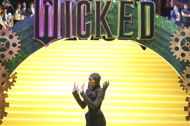 Cynthia Erivo posa durante una sesión fotográfica previa al estreno de Wicked en el Auditorio Nacional de la Ciudad de México, el lunes 11 de noviembre de 2024. (Foto AP/Fernando Llano)