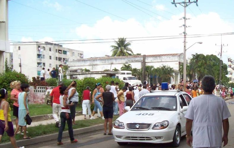 El Reparto Eléctrico se ha convertido en una zona tan insegura que no es aconsejable transitar por las calles después de la medianoche, ni siquiera para sacar la basura.