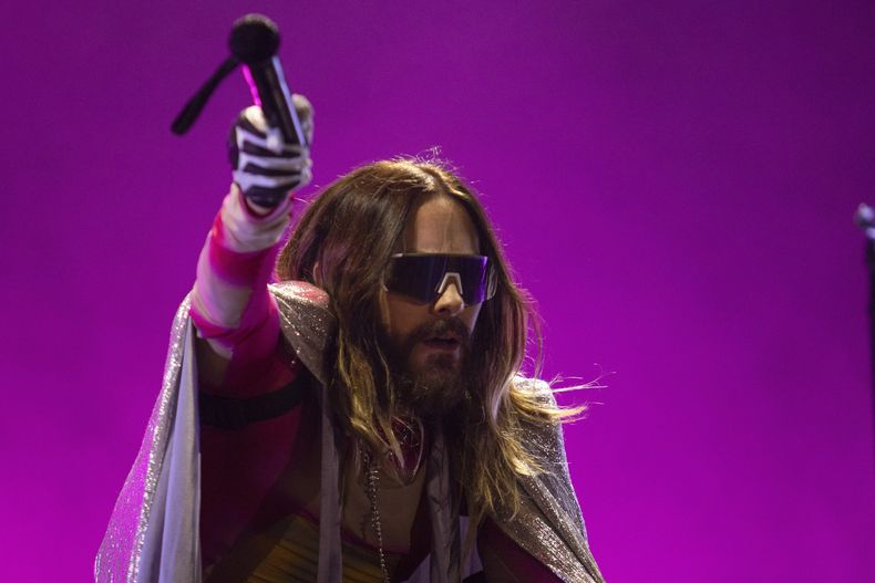 Jared Leto de Thirty Seconds to Mars durante su concierto en el festival Corona Capital en la Ciudad de México, el sábado 18 de noviembre de 2023. (Foto AP/Alejandro Godínez)