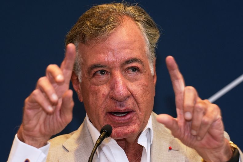 El empresario Fernando Chico Pardo, propietario del 25% de Banamex, ofrece una conferencia de prensa en la Ciudad de México, el jueves 25 de septiembre de 2025. (Foto AP/Marco Ugarte)