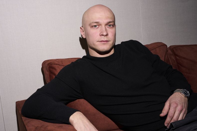 El actor ruso Yura Borisov, de la película Anora, posa para un retrato el viernes 14 de febrero de 2025 en Londres. (Foto Scott A Garfitt/Invision/AP)