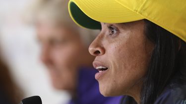 La delantera brasileña Marta durante una rueda de prensa previo al partido contra Jamaica en la Copa Mundial femenina, el martes 1 de agosto de 2023, en Melbourne, Australia. (AP Foto/Victoria Adkins)