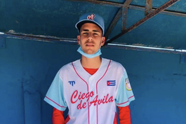 el joven lanzador yadier batista se suma al indetenible exodo de peloteros cubanos