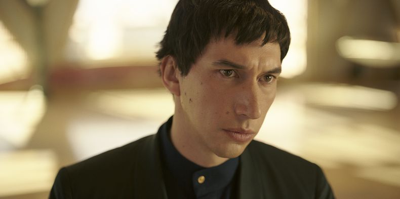 Esta imagen proporcionada por Lionsgate muestra a Adam Driver en una escena de Megalopolis. (Lionsgate vía AP)