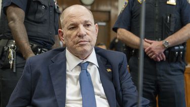Harvey Weinstein comparece ante el Tribunal Penal de Manhattan el miércoles 29 de mayo de 2024 en Nueva York. Weinstein enfrenta un nuevo juicio por cargos de violación después de que se anulara su condena de 2020. El juicio comenzaría a finales de año. (Steven Hirsch/New York Post via AP, Pool)