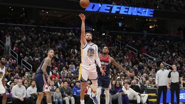 Curry, Poole lideran victoria de Warriors ante Wizards