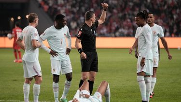 El delantero Kylian Mbappé tras marcar un gol y lastimarse en el partido contra Turquía por la Liga de Naciones, el viernes 25 de septiembre de 2026, en Izmit, Turquía. (AP Foto/Khalil Hamra)