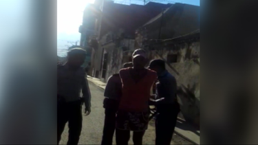 cubanos protestan ante redada policial