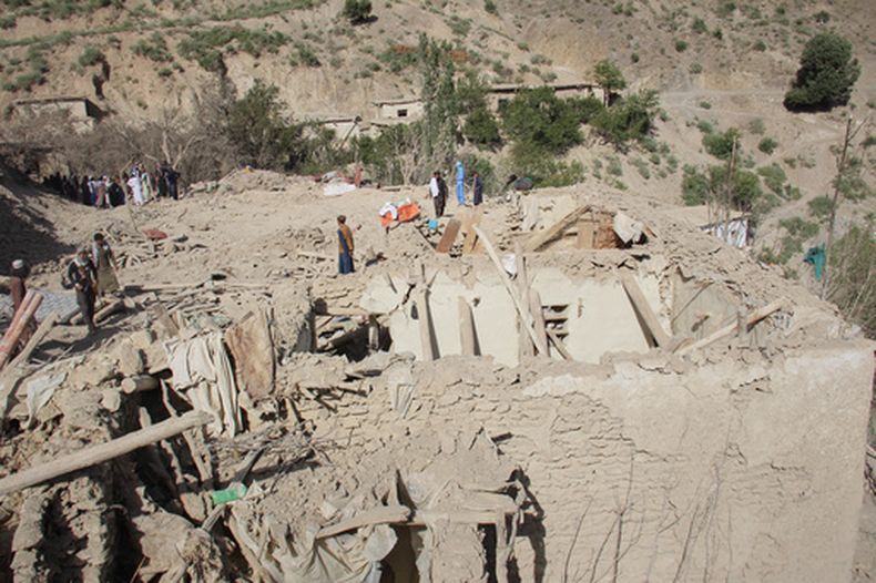 El lugar donde, según autoridades afganas, hubo un ataque de Pakistán, en Mana, una aldea en la provincia de Khost, Afganistán, el 10 de junio del 2026. (AP foto/Saifullah Zahir)