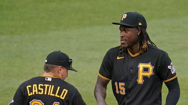 Cruz sigue encendido, Piratas supera 7-4 a Cerveceros
