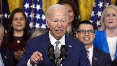 El presidente de Estados Unidos Joe Biden habla durante una ceremonia por el 12do aniversario del programa DACA, en la Casa Blanca, en Washington, el martes 18 de junio de 2024. (AP Foto/Evan Vucci)
