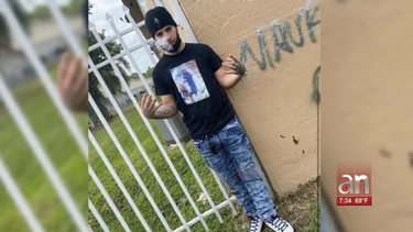 un joven roba a sus companeros de escuela